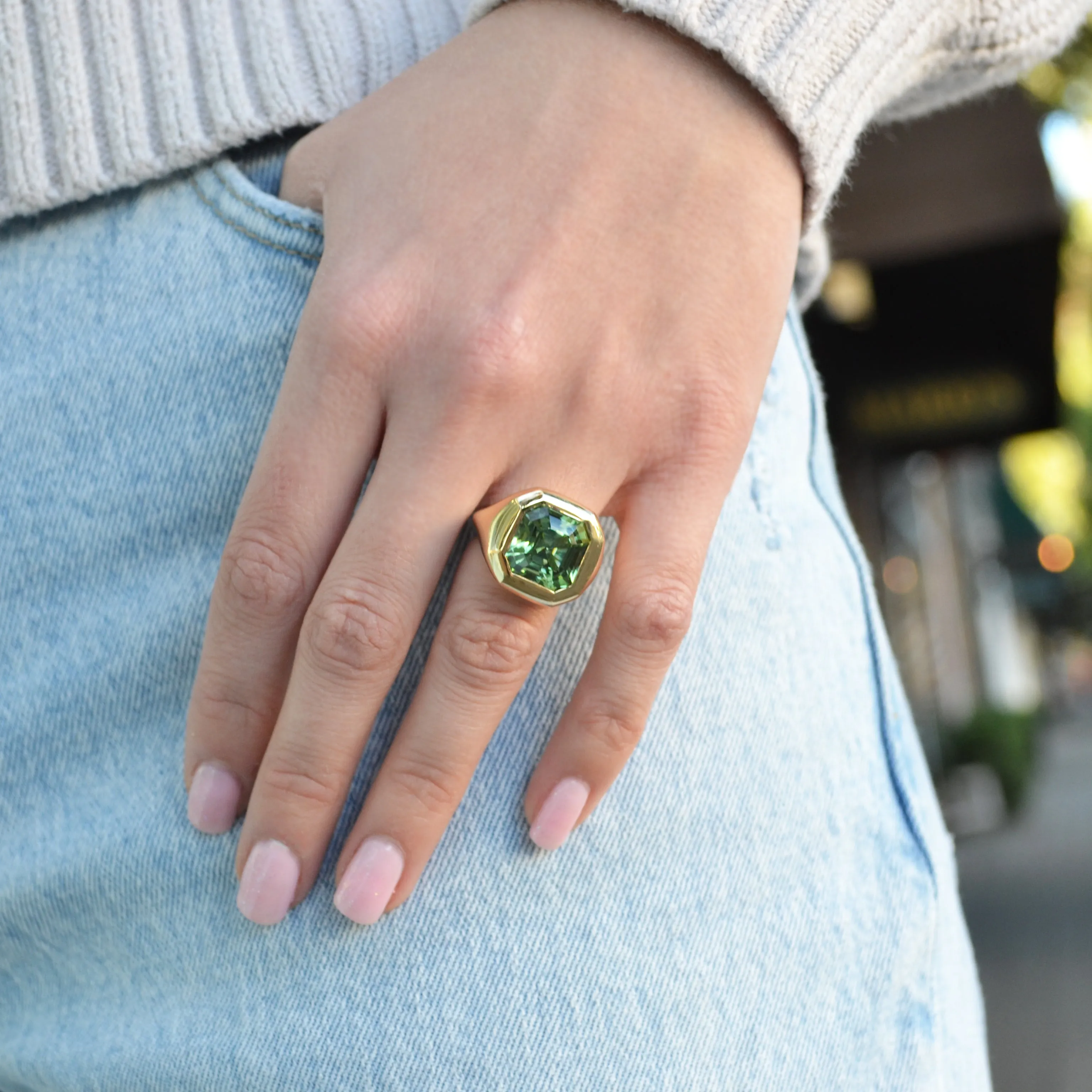 A & Furst - Essential - One of a Kind Cocktail Ring with Mint Green Tourmaline, 18k Yellow Gold