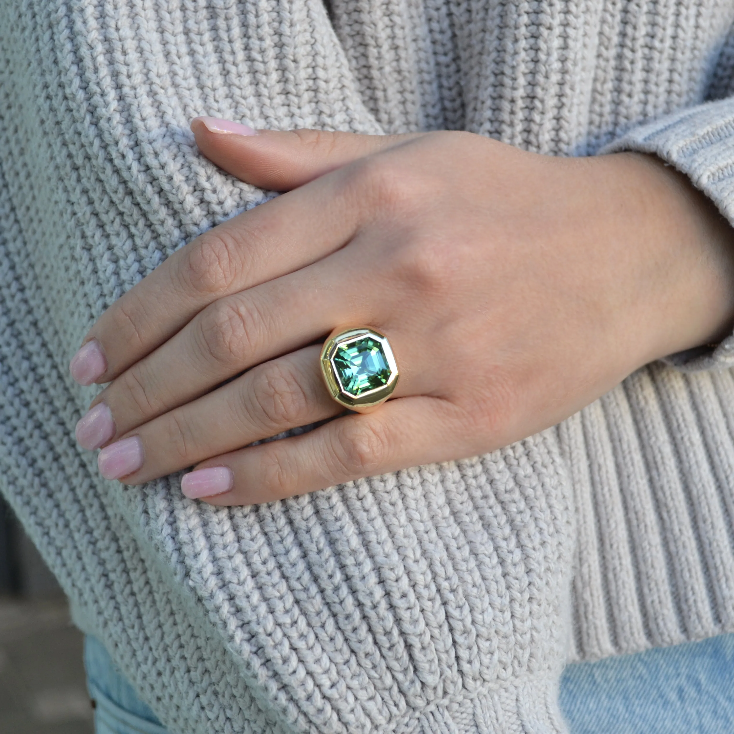 A & Furst - Essential - One of a Kind Cocktail Ring with Mint Green Tourmaline, 18k Yellow Gold