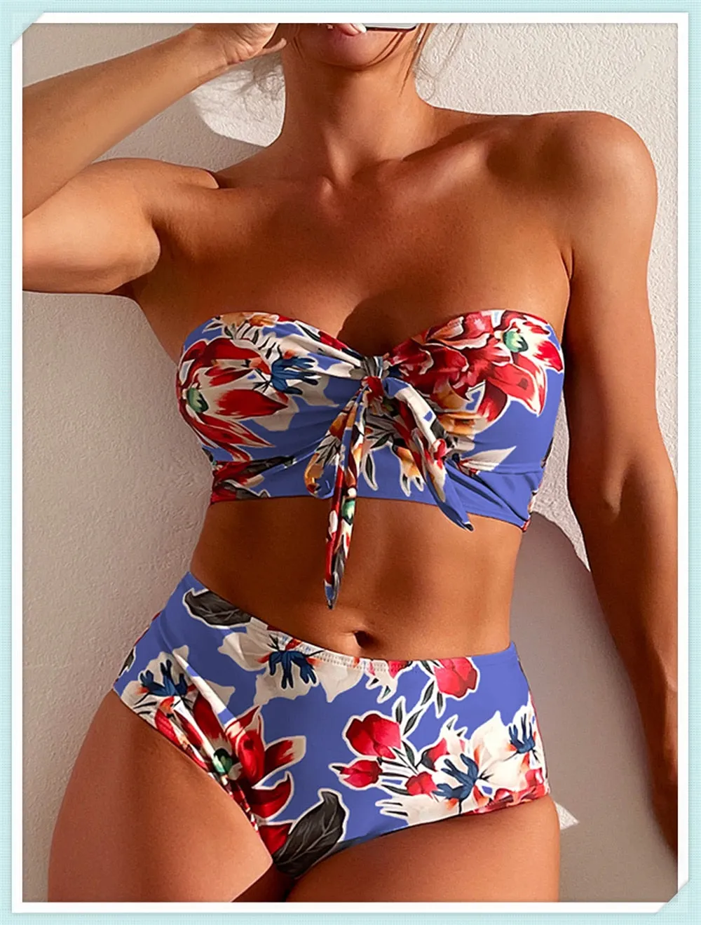 Amalfi Angel Bikini Bandeau-Bikini mit Blumenknoten vorne und hoher Taille