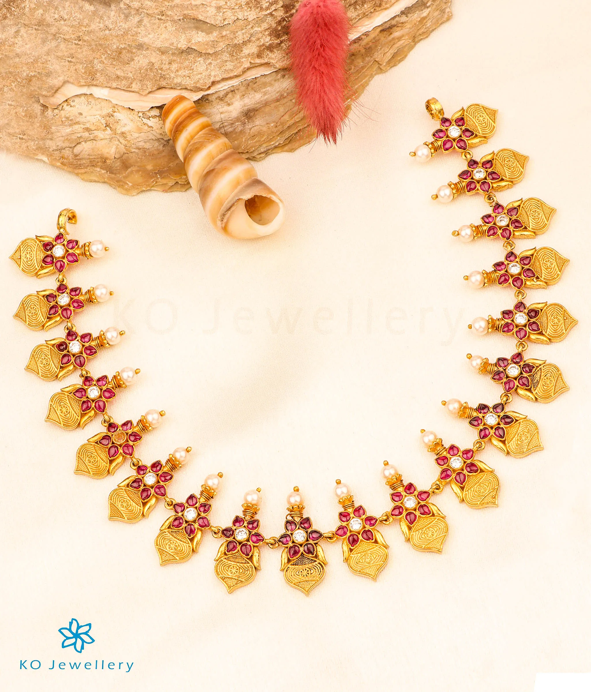 The Vidisha Silver Kempu  Necklace