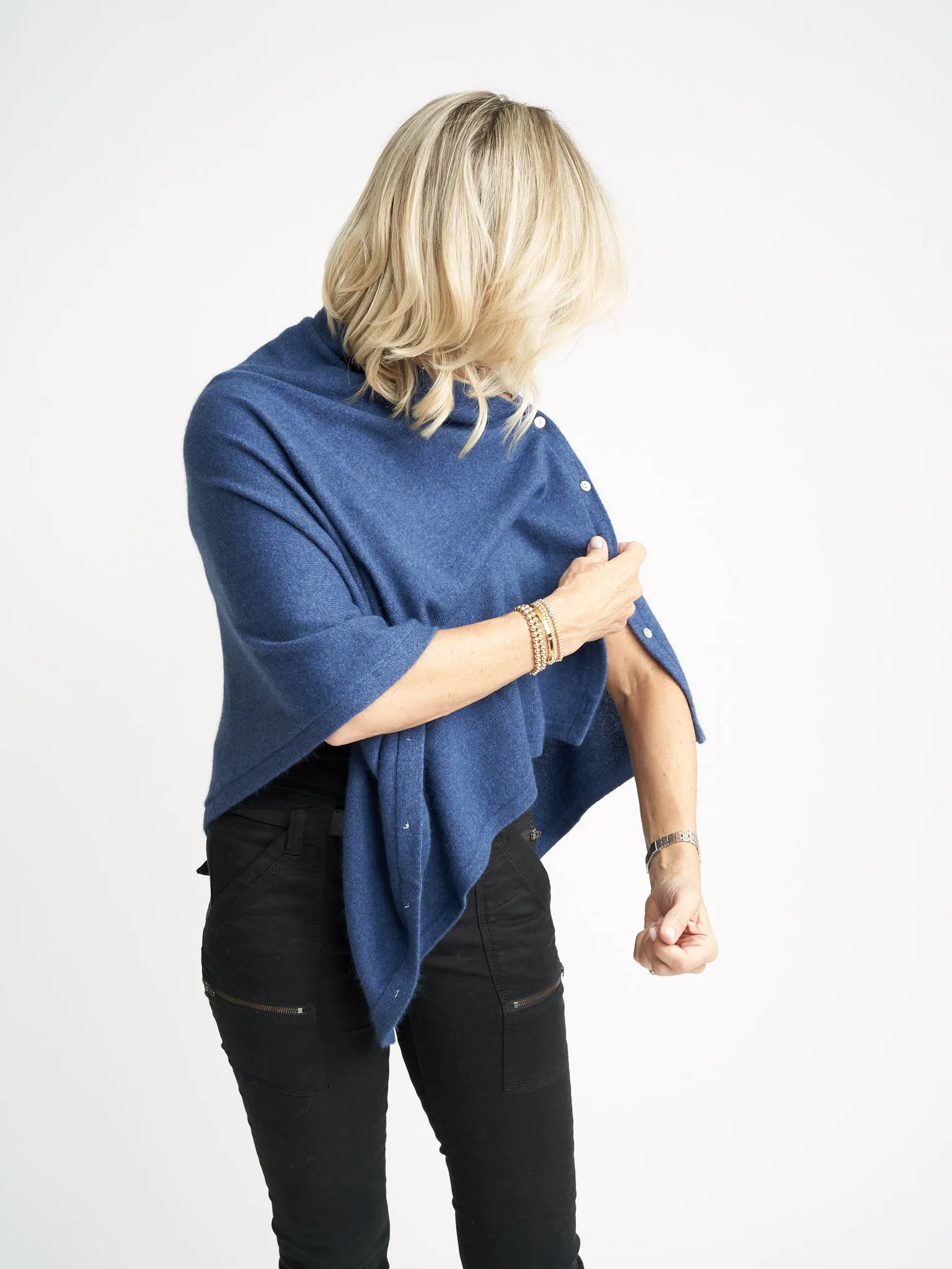 VIDEO: How to wear our Poncho