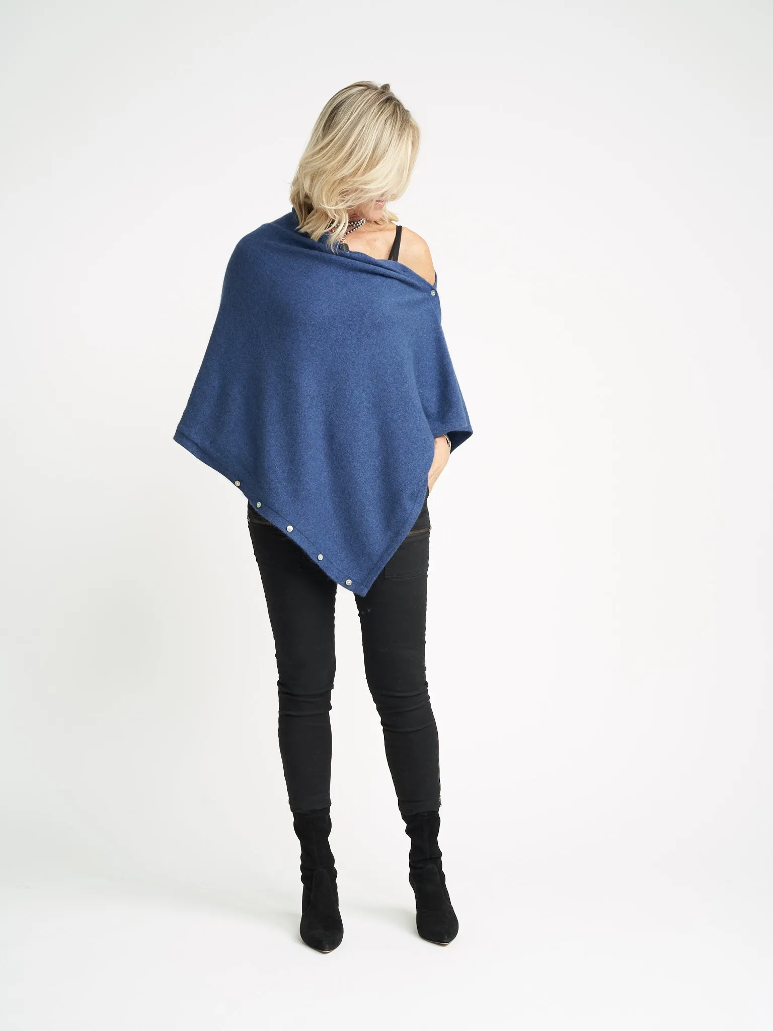 VIDEO: How to wear our Poncho