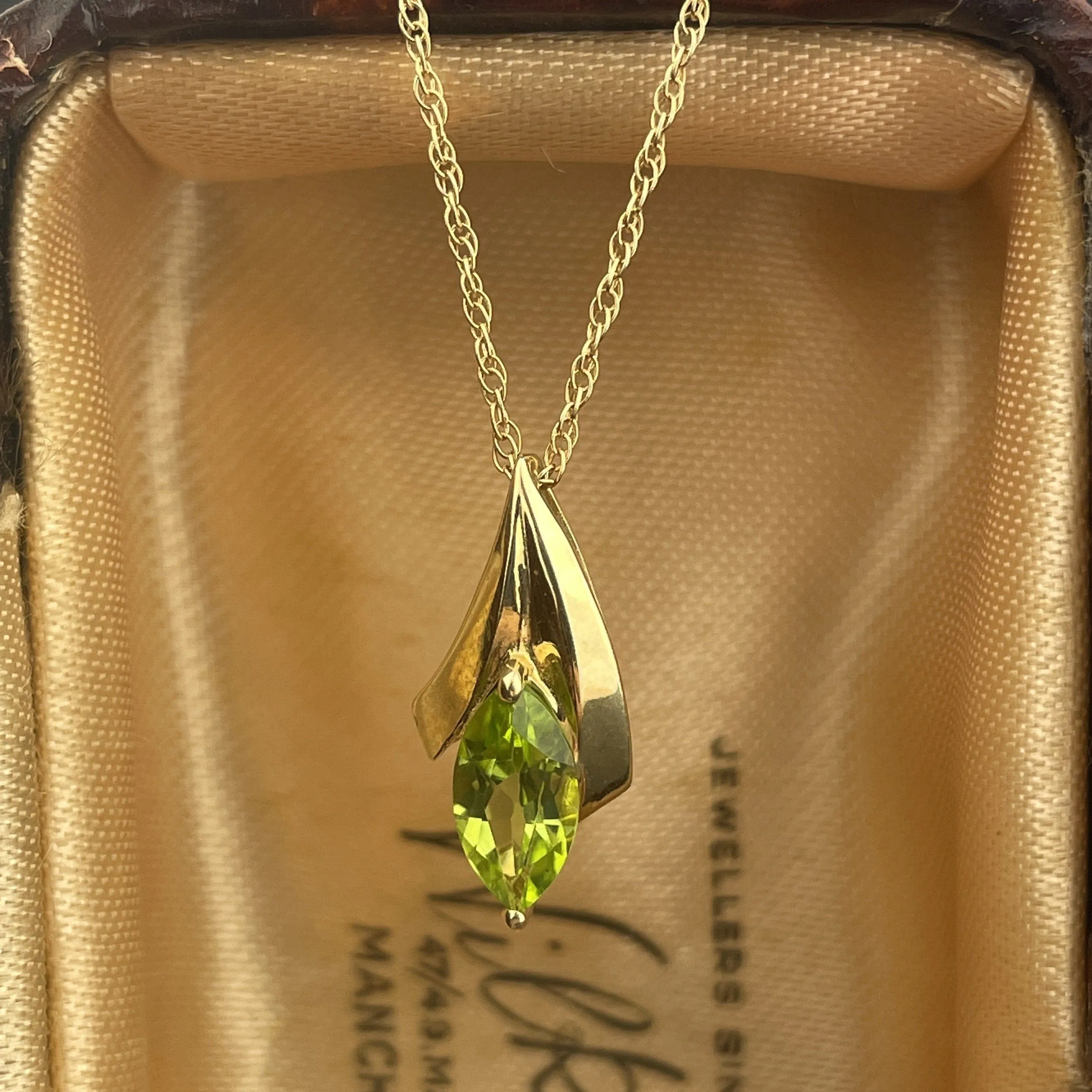 Vintage 14K Gold Green Spinel Charm Pendant Necklace